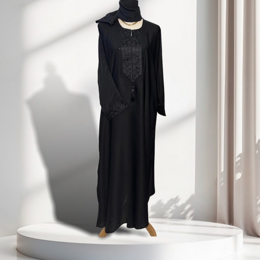 Abaya Noire brodée pompon et fleurs